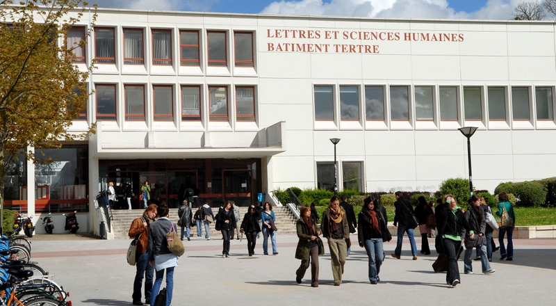Quitte à envoyer les CRS, les cours doivent reprendre