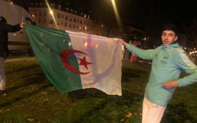 Sur les drapeaux algériens dans l’espace public