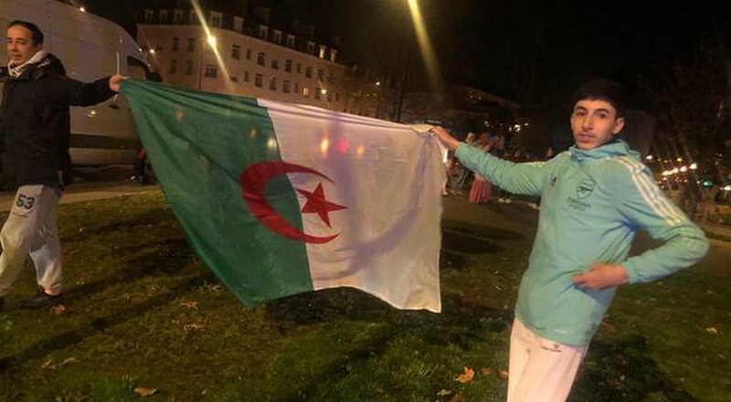 Sur les drapeaux algériens dans l’espace public