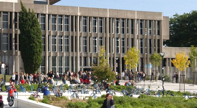 Immigration : la présidente de l’Université doit démissionner